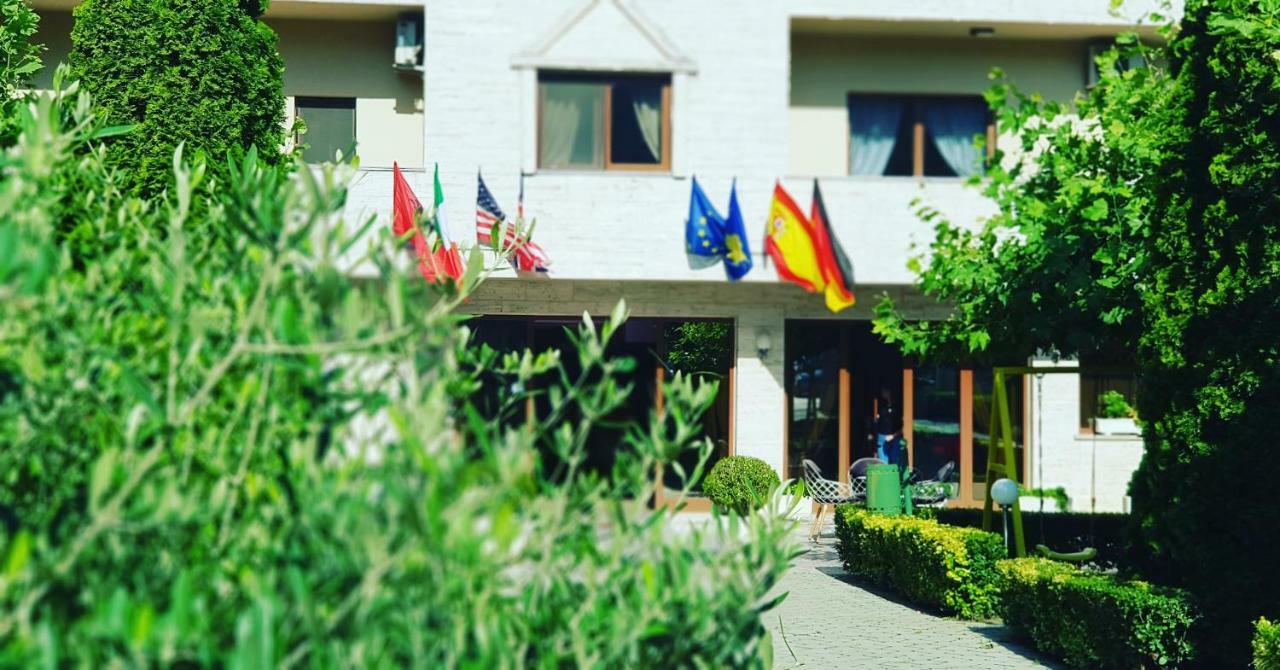Hotel Ambasador Garden Lezhë Dış mekan fotoğraf