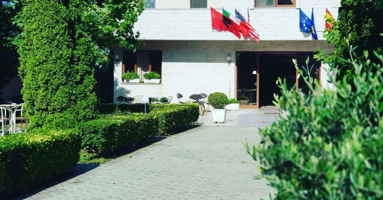 Hotel Ambasador Garden Lezhë Dış mekan fotoğraf