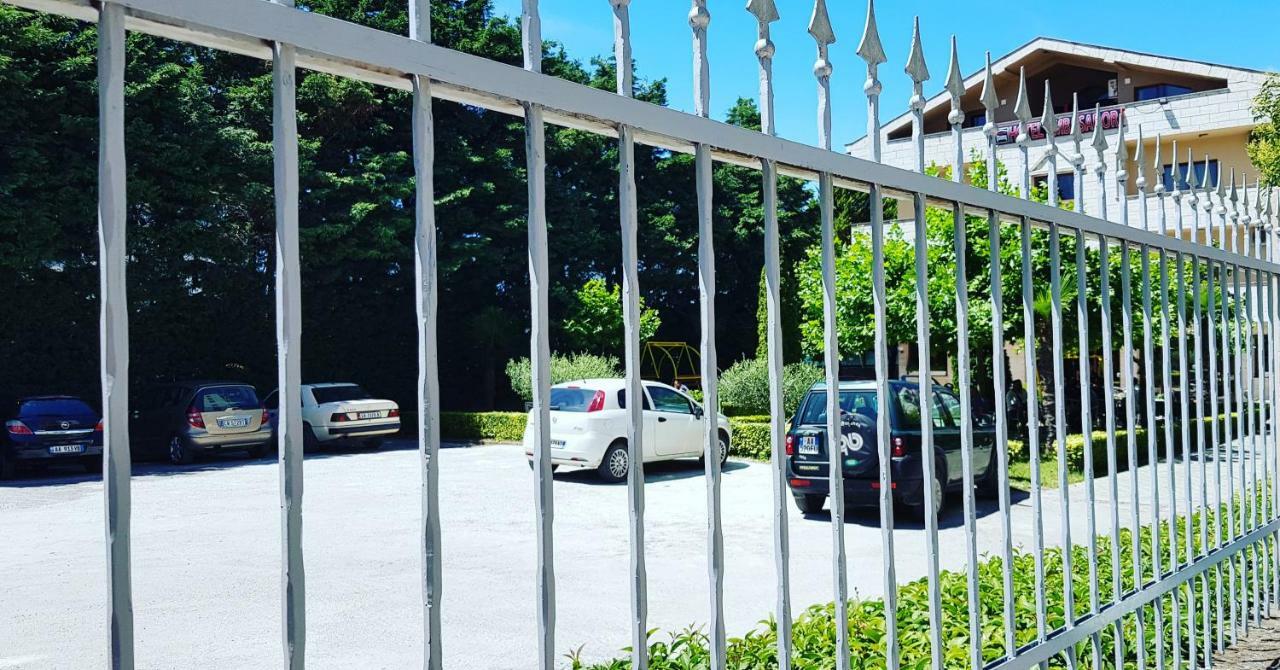 Hotel Ambasador Garden Lezhë Dış mekan fotoğraf